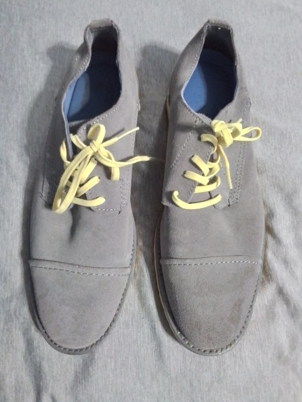 Skechers Men's Gray Suede Chukka Boots with Yellow Laces
